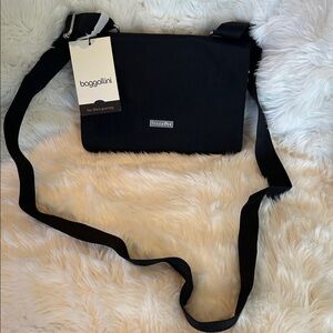 NWT Baggallini Black Bag Clever 3 Zip Crossbody